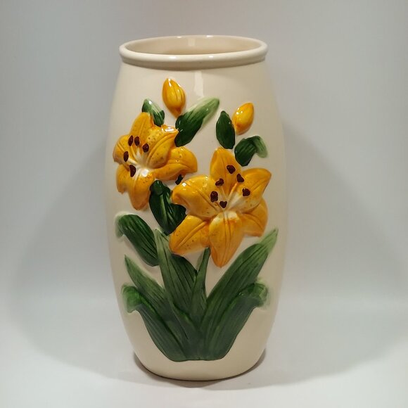 Large hand painted daffodil vase 10" in very good condition - Picture 1 of 8